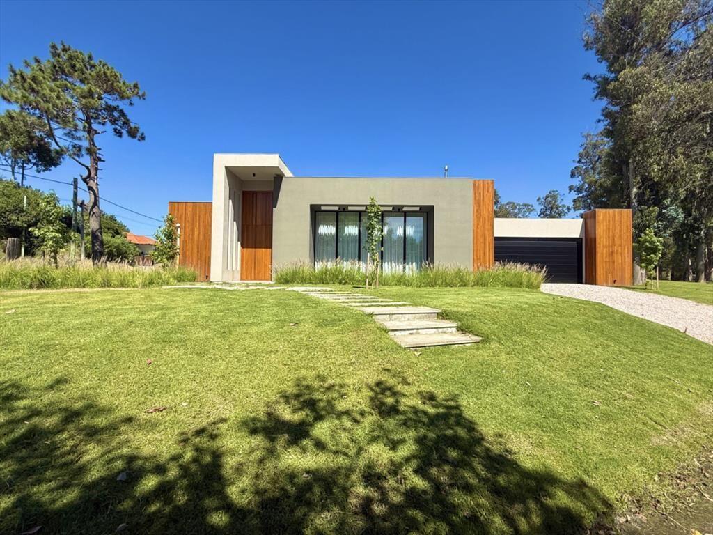 Residencia a estrenar en venta Barrio Lugano -