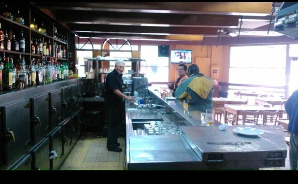 VENTA AMPLIO LOCAL COMERCIAL PASO MOLINO