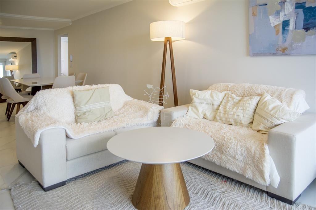 Apartamento en playa mansa con vista frente al