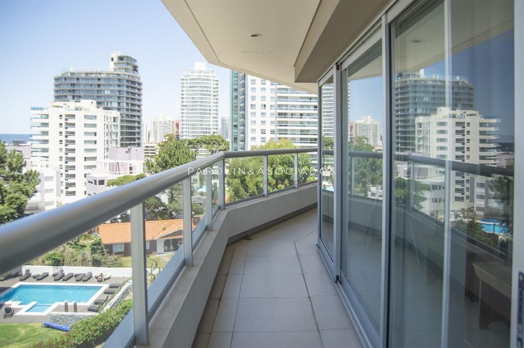 Apartamento de 3 dormitorios en Brava Biarritz,
