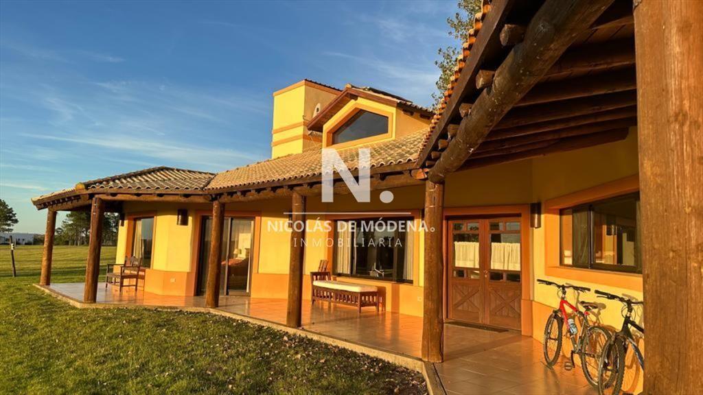 Se vende casa en el Quijote, La Barra de 3