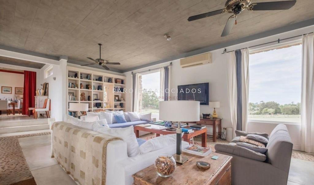Chacra en Venta de 8 Dormitorios en Camino Punta