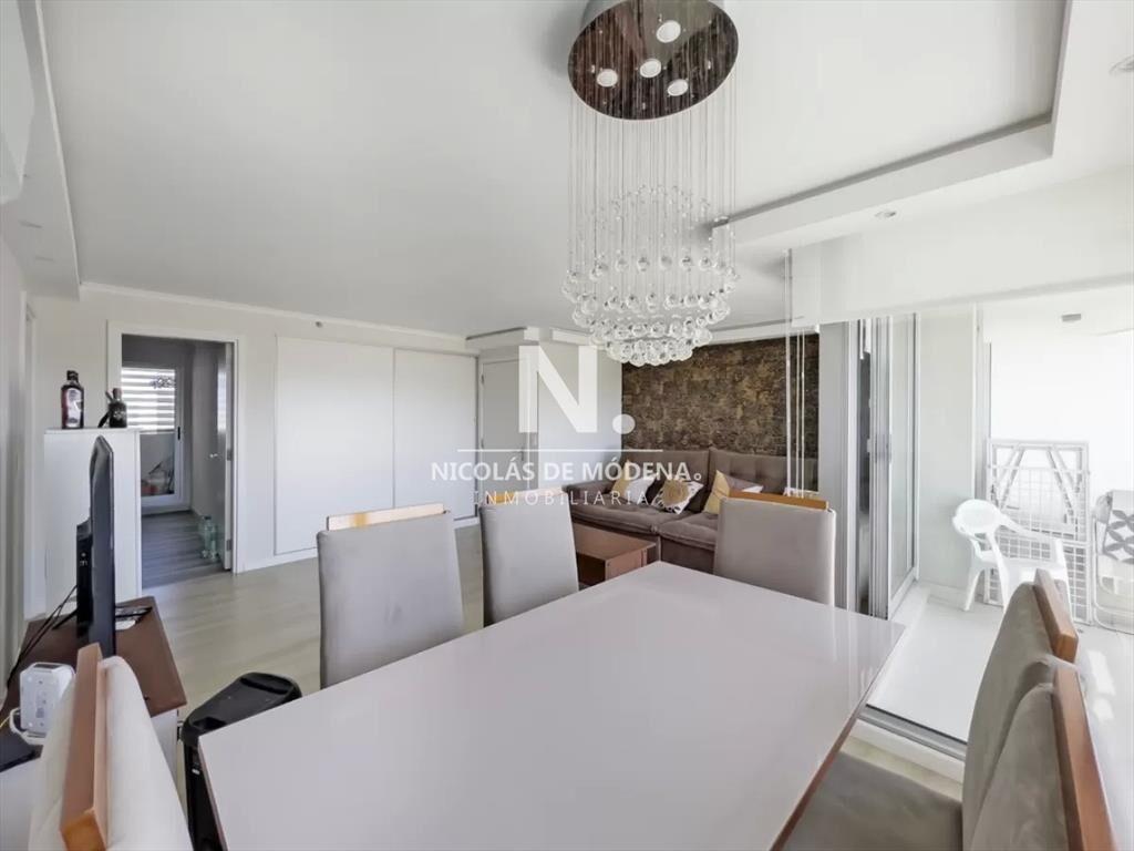 Piso alto en venta en Ocean Drive - 2 dorm 2