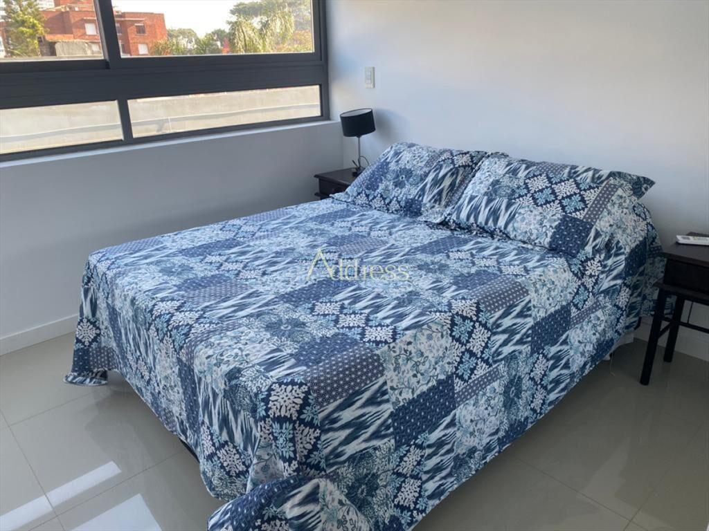 Apto 2 dorm, 2 baños, esquinero, en venta