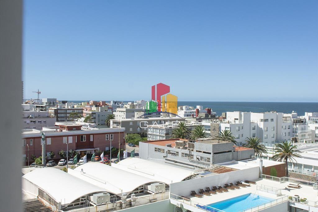 Apartamento de 2 dormitorios con vista al mar en venta en P
