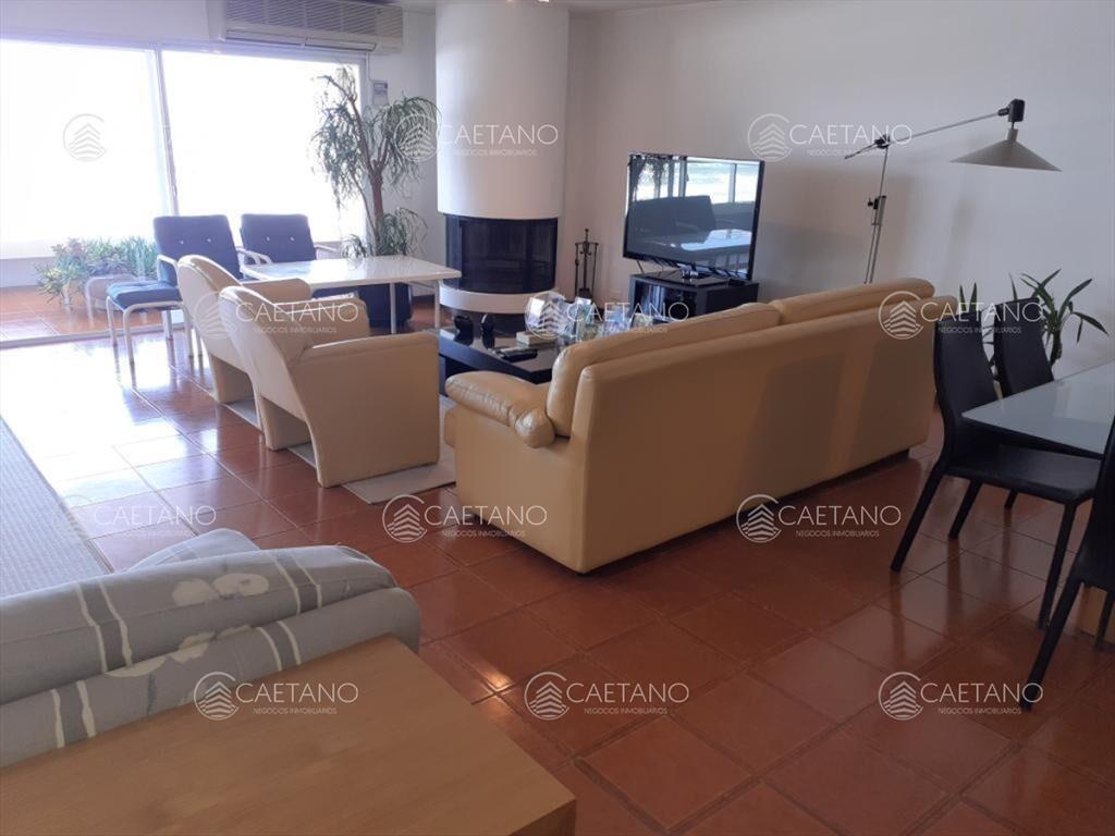 Apartamento de gran dimensiones en torre de