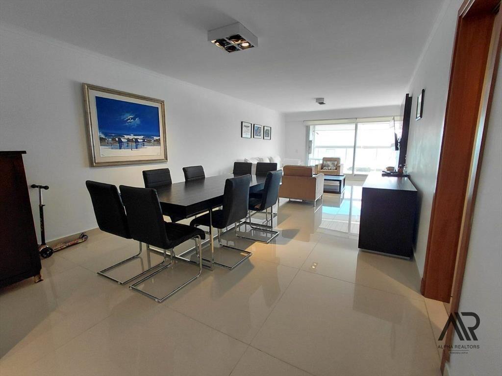 Apartamento en venta c/ cochera en Playa Mansa