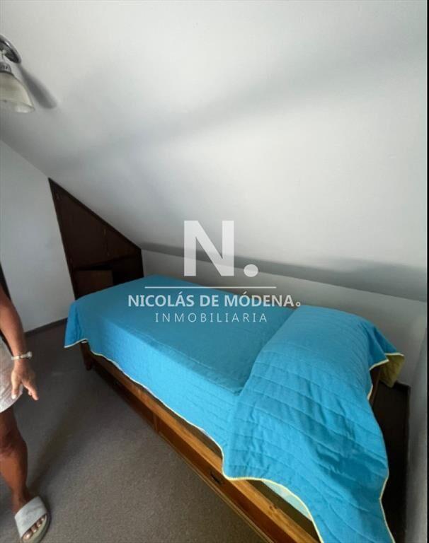 Vende casa de 7 dormitorios, en la Mansa Punta