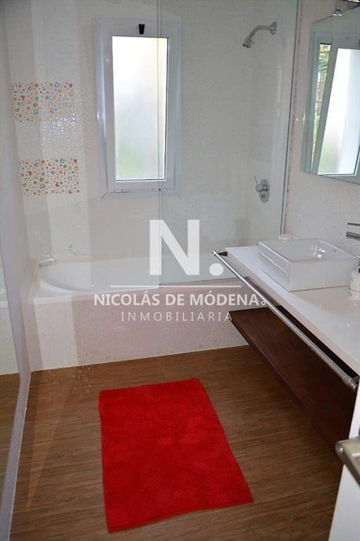 MODERNA CASA A PASOS DE PLAYA MANSA