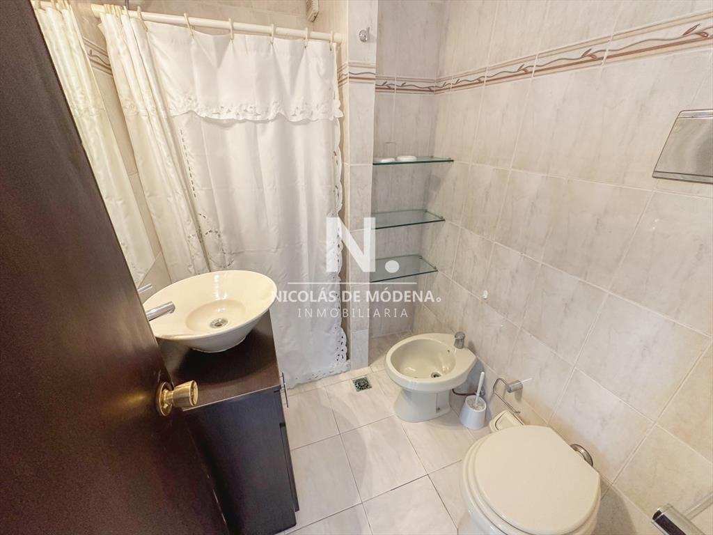 Vende impecable apartamento de 2 Dormitorios, a