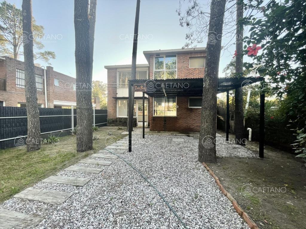 Venta Casa - 3 dormitorios 2 baños - Barrio los