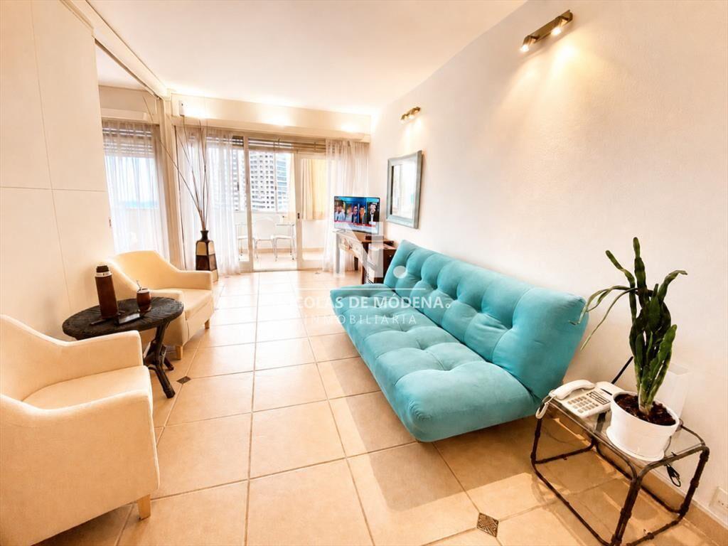 Apartamento de 1 dormitorio frente al mar , todo