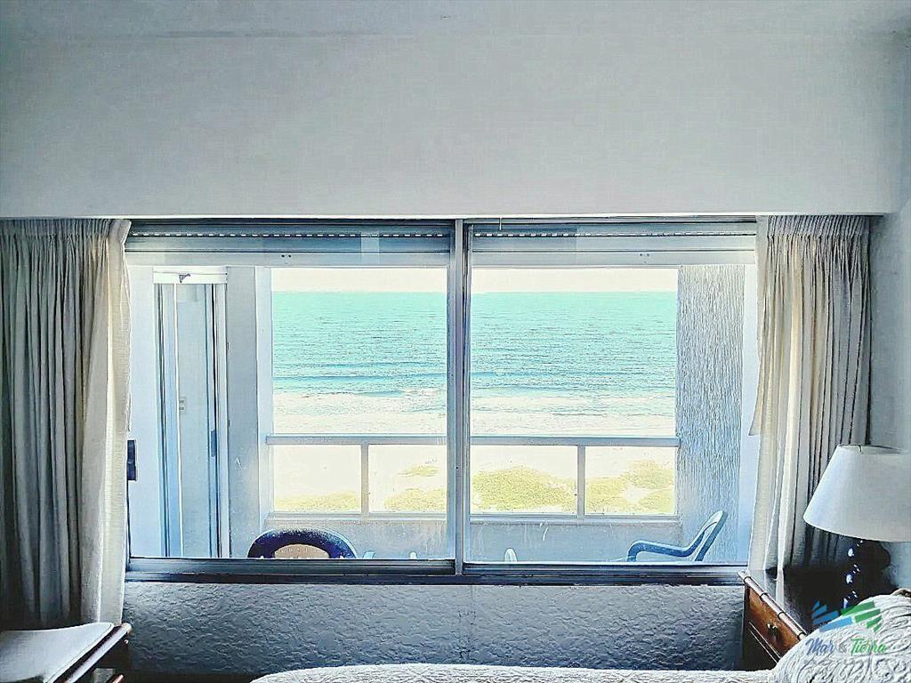 Venta de apartamento sobre playa Brava 1 en 2