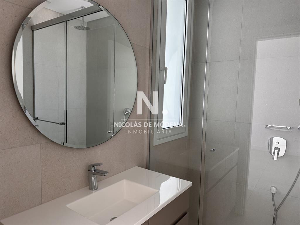 Vende apartamento de 4 dormitorios en Torre Le