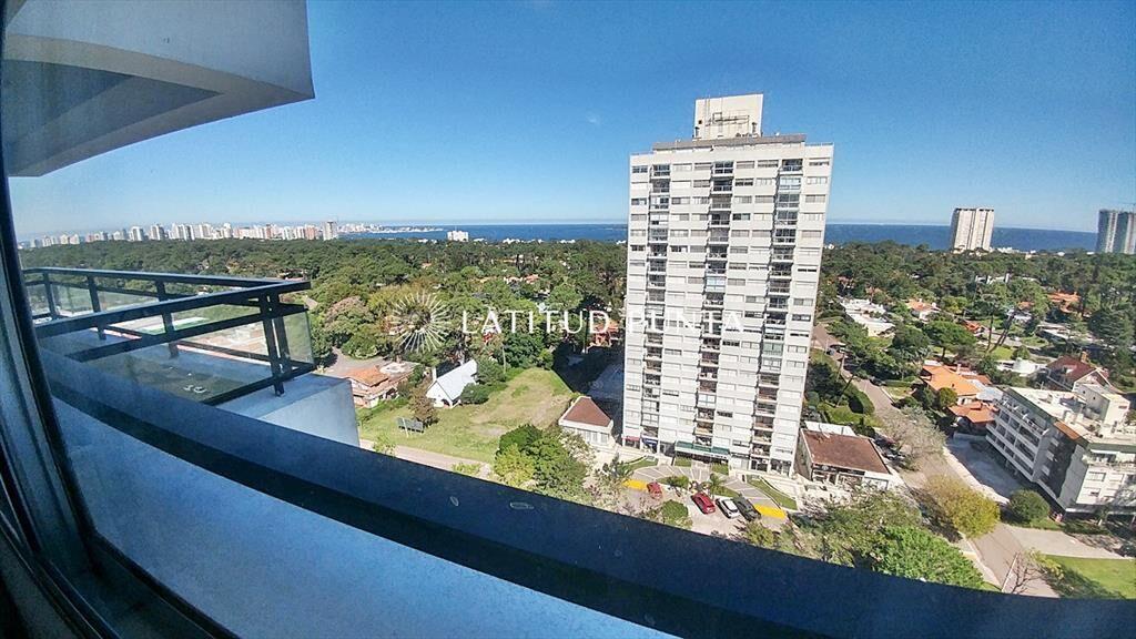 Piso alto en Roosevelt