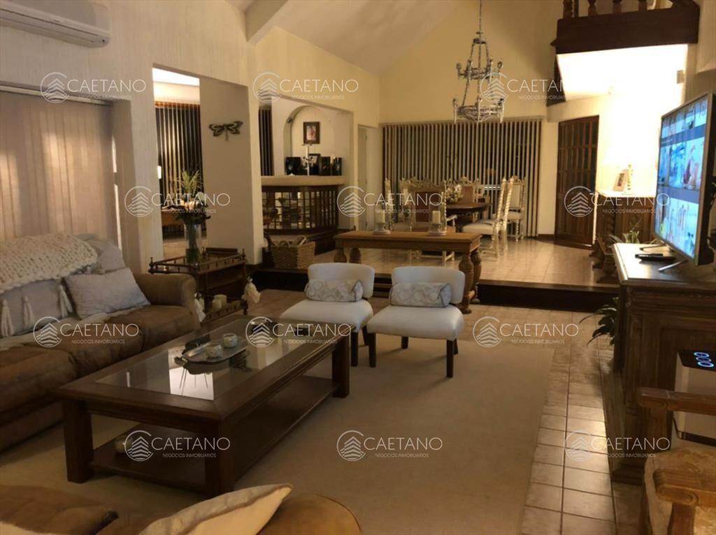 casa en excelente ubicación, 8 dormitorios