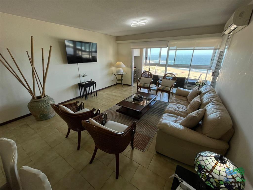 Apartamento en alquiler de 3 dormitorios en Primera Linea d