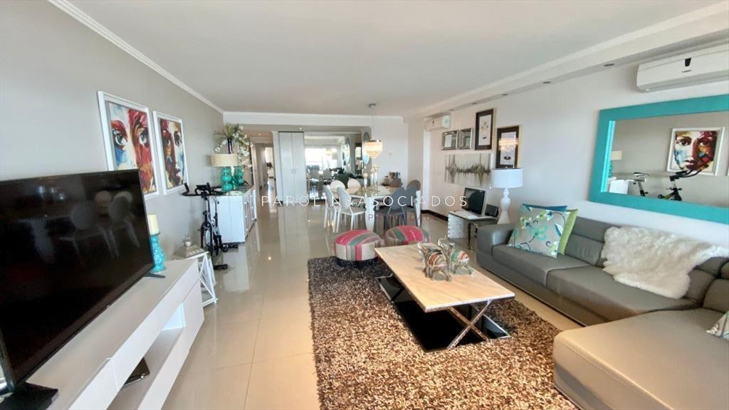 Hermoso apartamento en venta en Torre Lobos, del