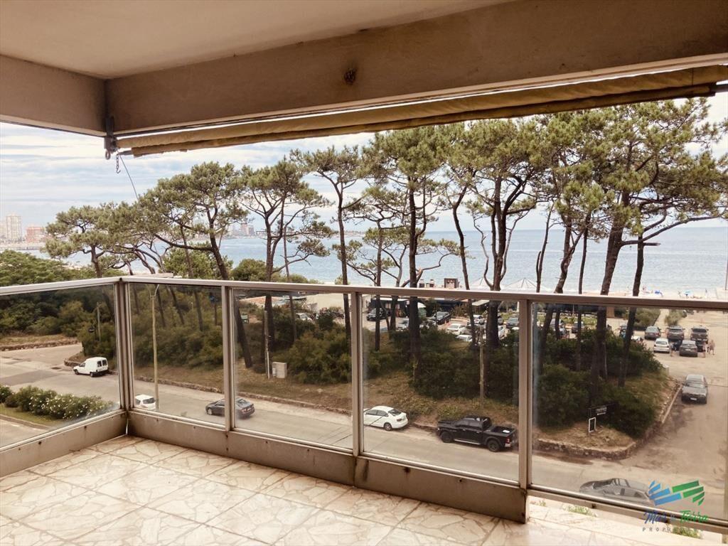 Vendo departamento de 3 dormitorios en importante edificio