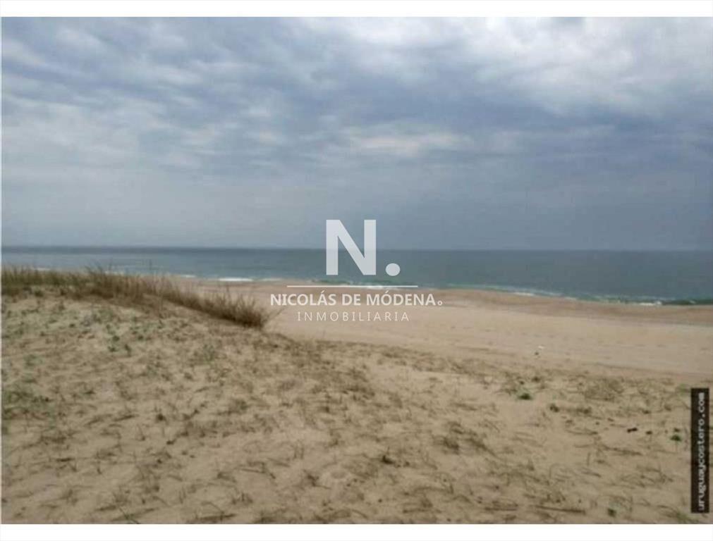 Vende chacra con costa en Punta del Este.