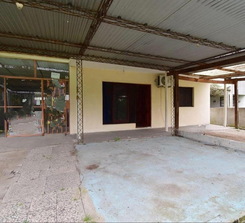CASA CON LOCAL EN VENTA EN LOS PINOS