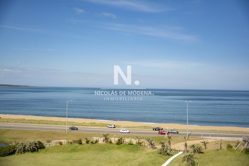 Complejo con vistas unicas a Laguna y Mar.