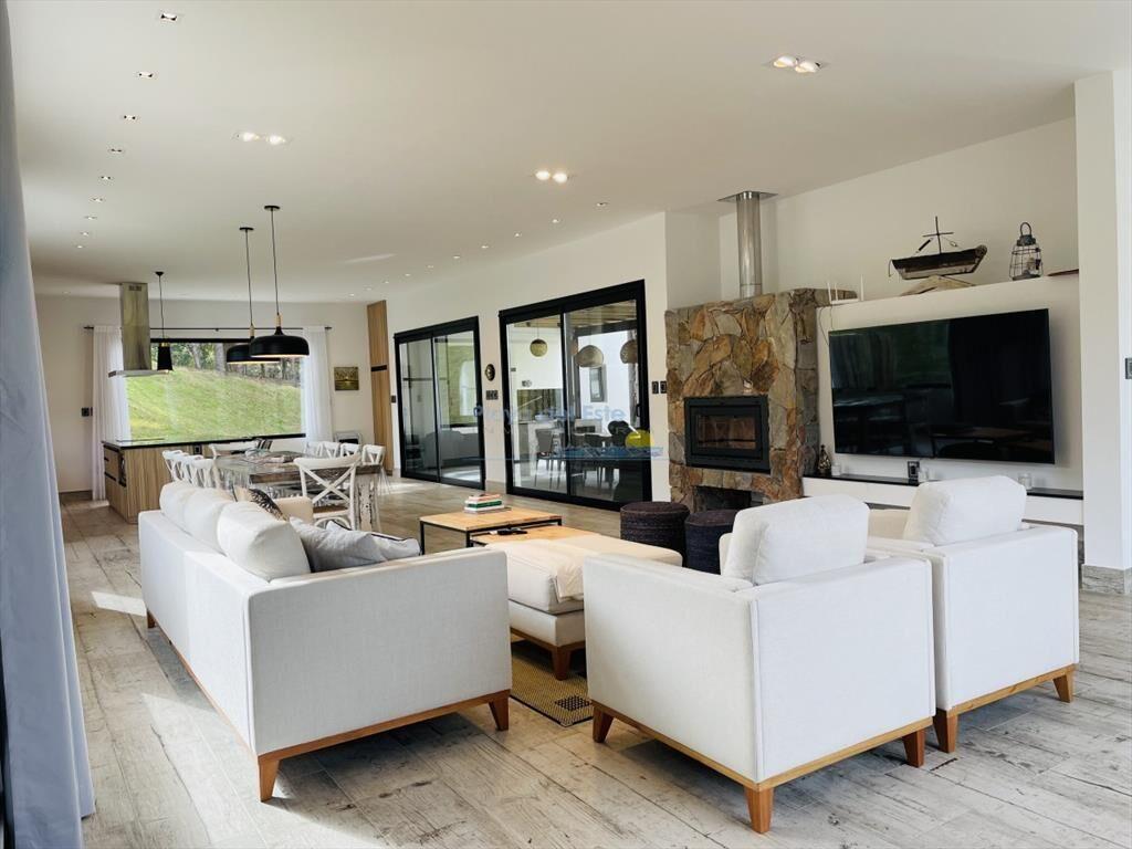 Hermosa casa en Acres de Solanas