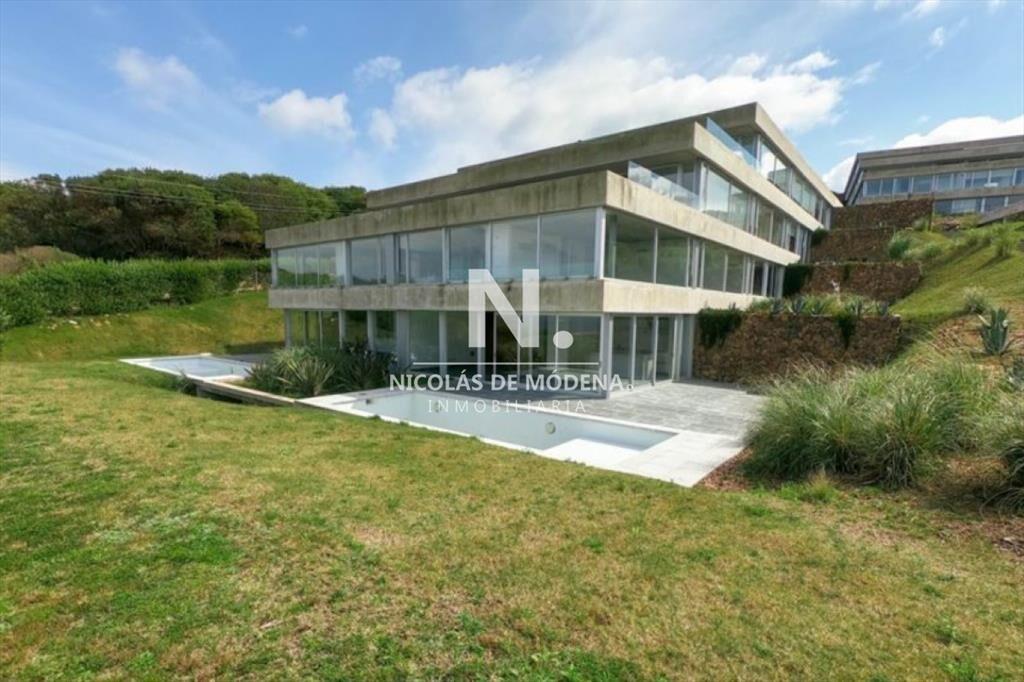Vende apartamento con vista al mar en Punta de 3