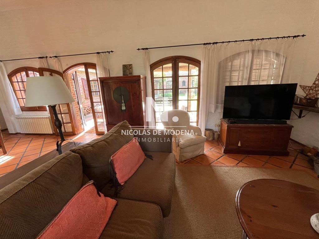 Alquila casa en Mansa Punta del Este, de 3dormitorios.