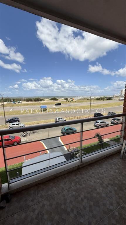 Apartamento de 2 dormitorios y medio en venta en