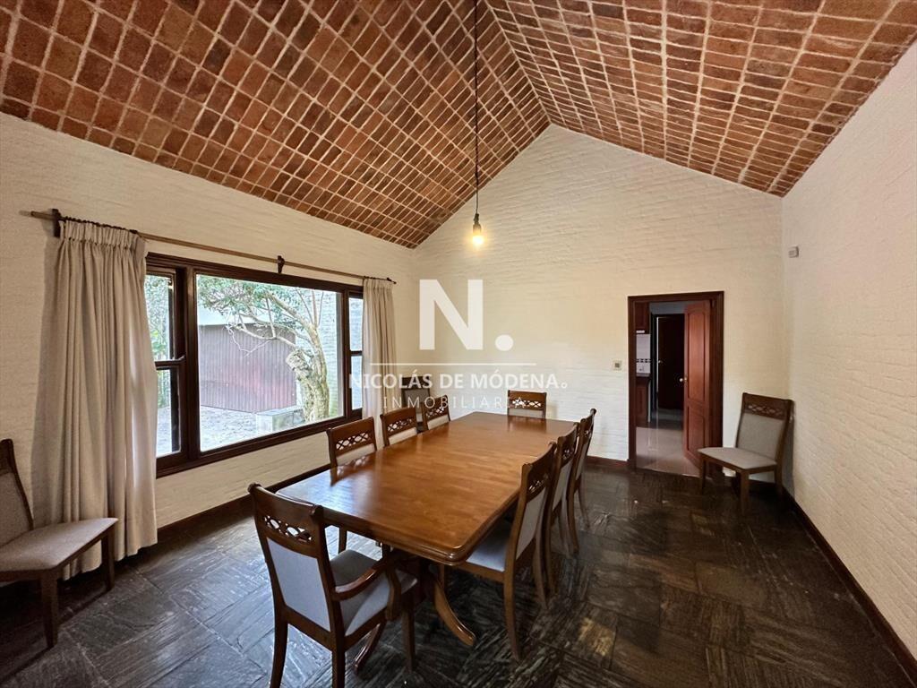 En venta casa en Barrio Golf, Punta del Este de 6