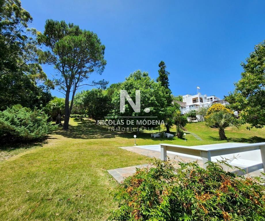 Venta casa tipo posada de 9 apartamentos. Punta