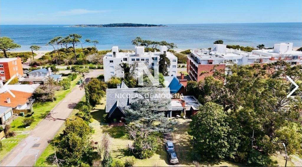 En venta casa de 5 dormitorios a metros del mar