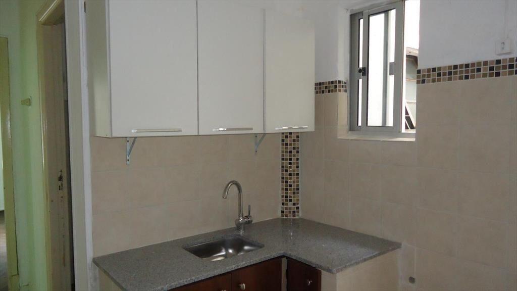 Apartamento interior, primer piso por escalera, 1 dorm, 2 p