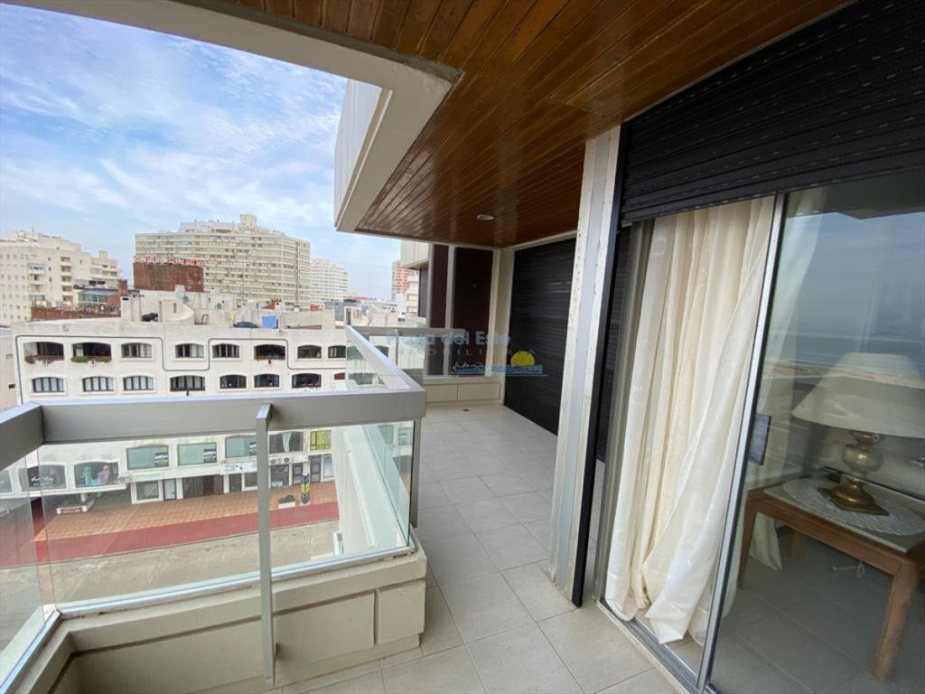 Apartamento en Venta de 3 dormitorios en El , del
