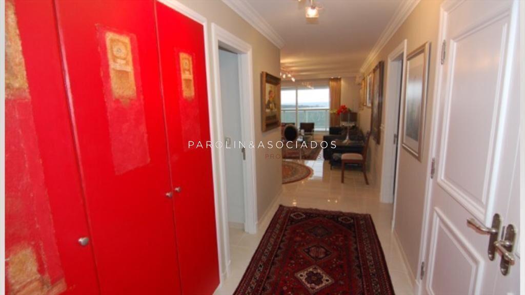 Apartamento en venta de 4 dormitorios en Punta