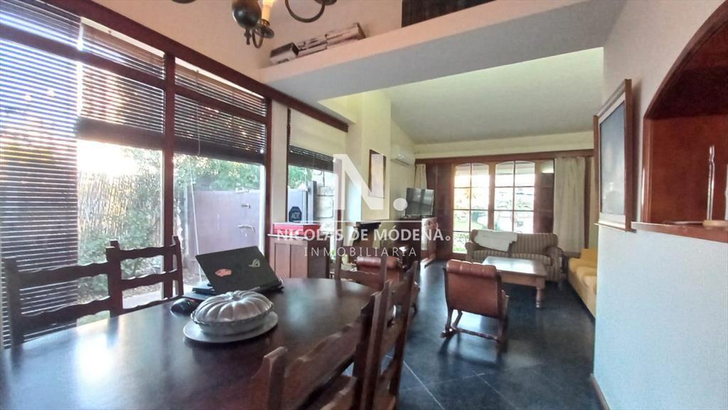 Vende casa de 3 dormitorios (incluye depp), en 4