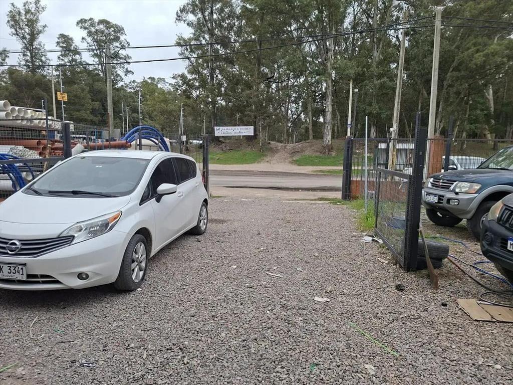 Alquiler amplio local comercial en Paso Carrasco