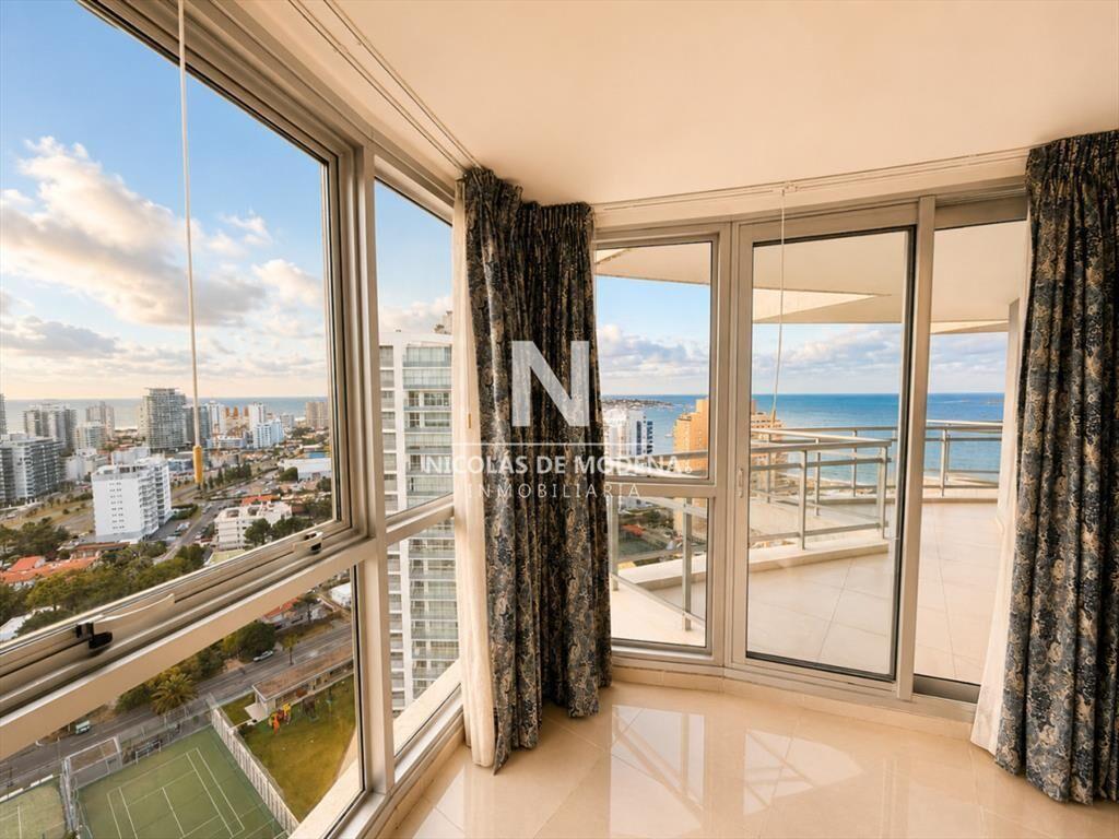 En venta apartamento de 3 dormitorios con vista