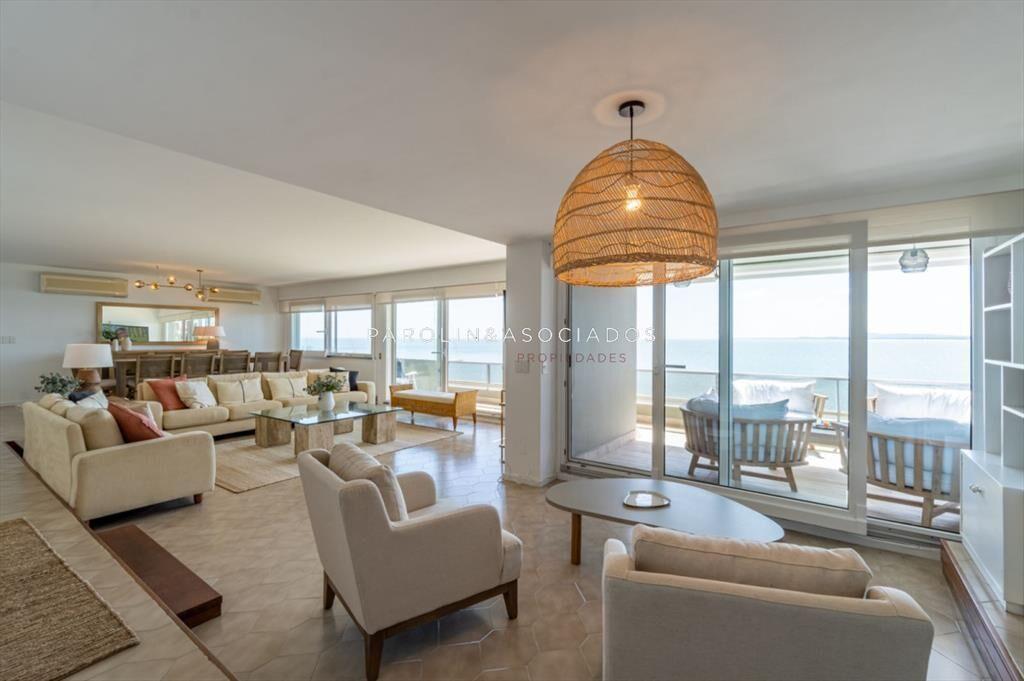 Apartamento en venta de 3 dormitorios en edificio