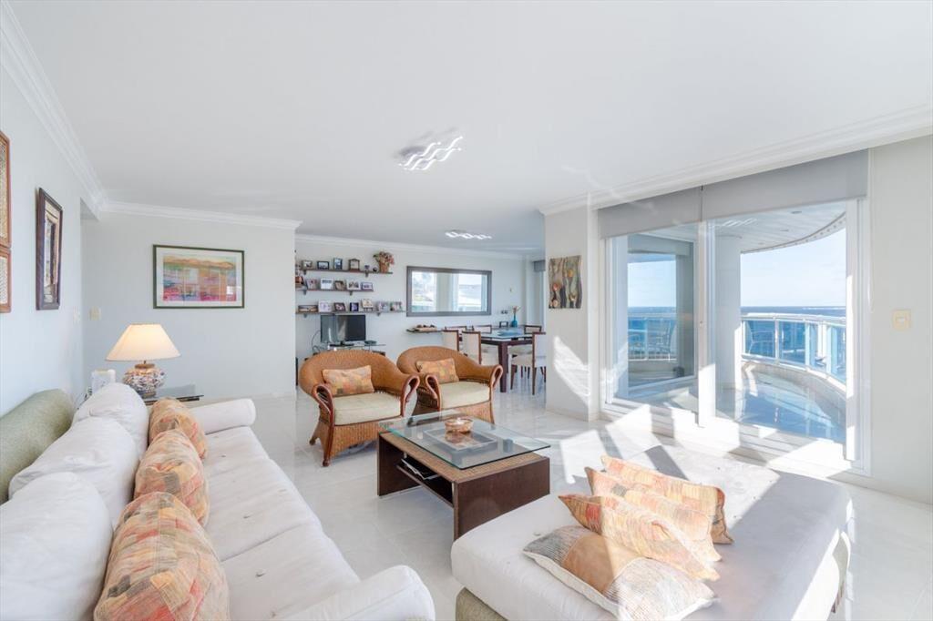 Apartamento frente al Mar - Tres Dormitorio Suite con Vista