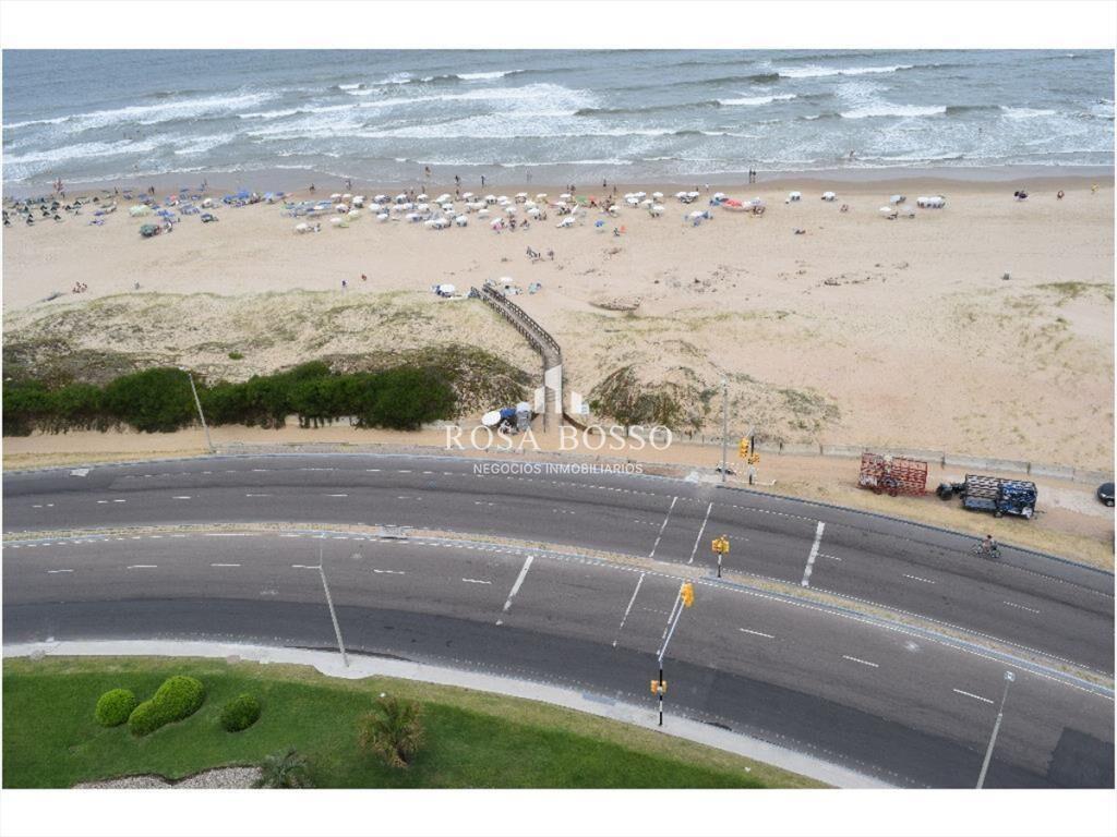 Apartamento en Brava, 3 dormitorios *