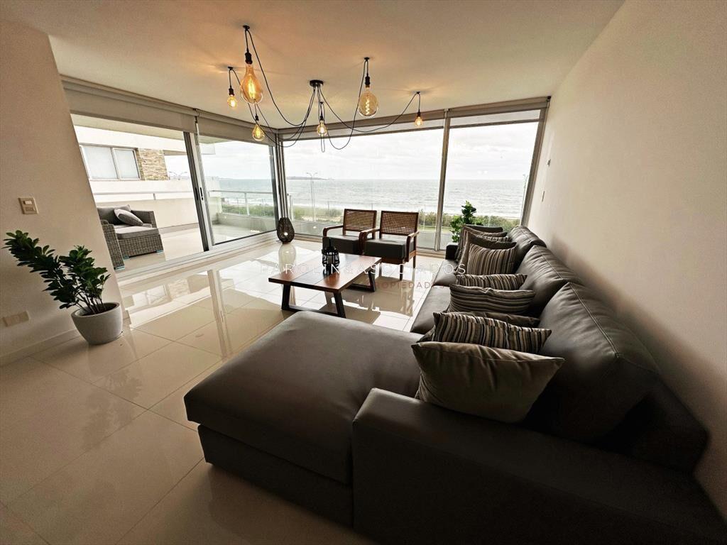 Apartamento en venta con 2 suites en edificio del