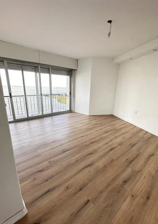 Alquiler Apartamento tres dormitorios dos baños con Vista a