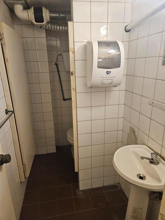 18 de Julio y Cuareim , 4 mts de frente, 180 m2 , doble alt