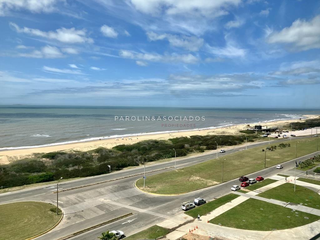 Espectacular apartamento frente a playa Brava en