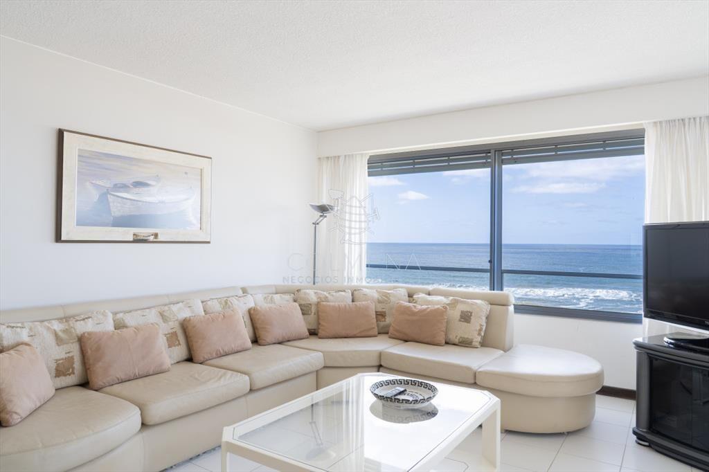 Venta de apartamento de 3 dormitorios y dep. de