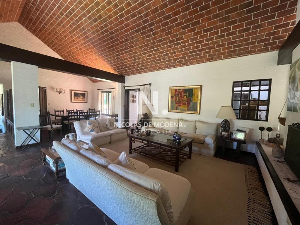 Venta de Espectacular casa en Barrio Golf
