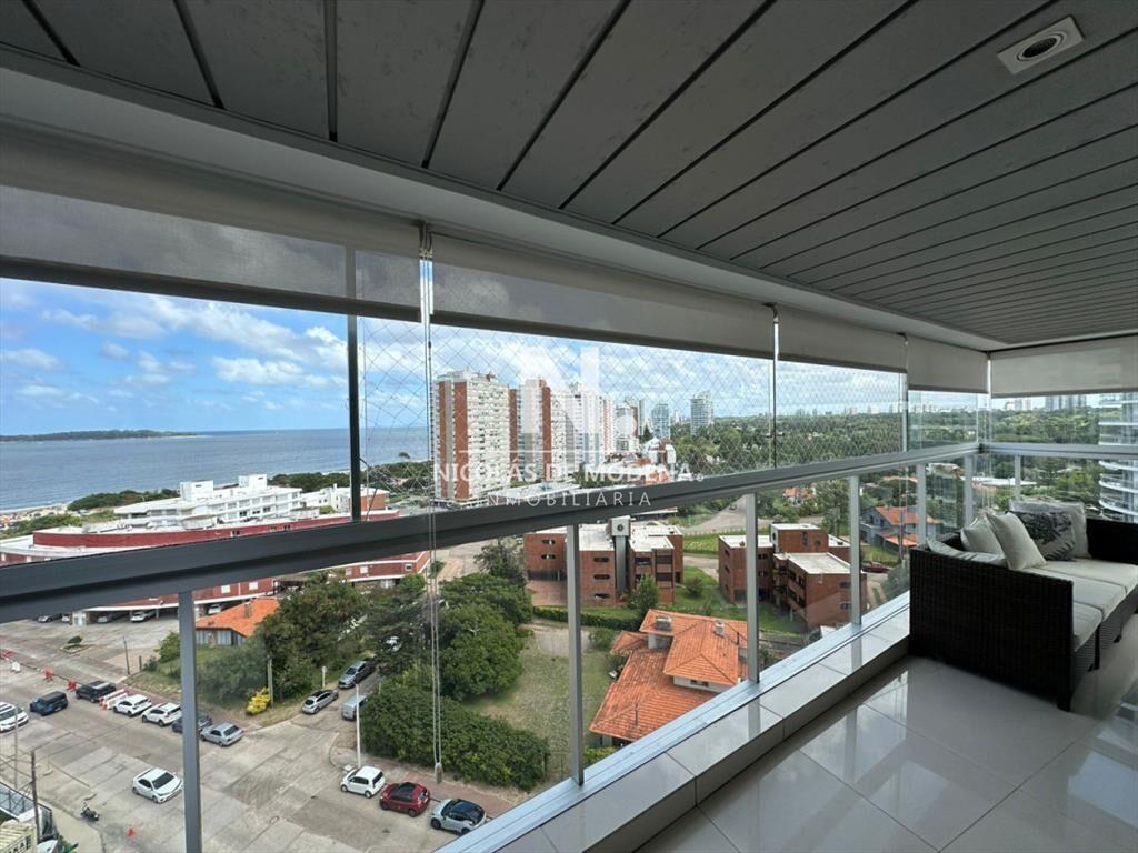En venta apartamento de 3 dormitorios en Mansa,