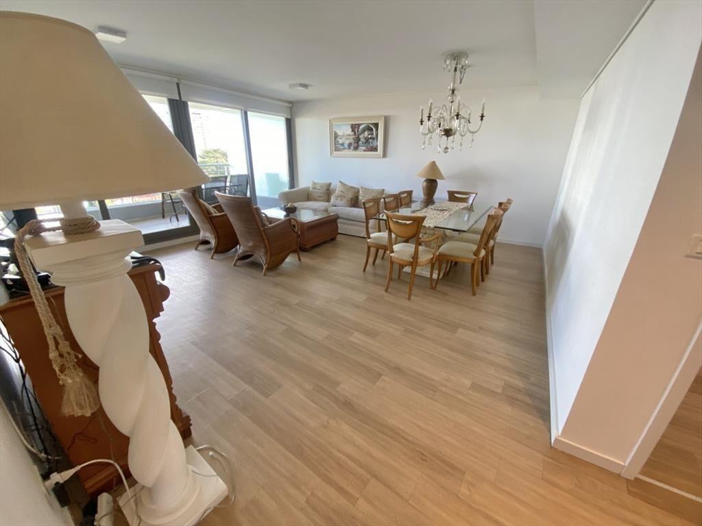 VENTA APARTAMENTO 2 DORMITORIOS EDIFICIO ALEXANDER BOULEVAR